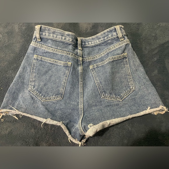 PrettyLitteThing cute Jean shorts - Picture 3 of 6